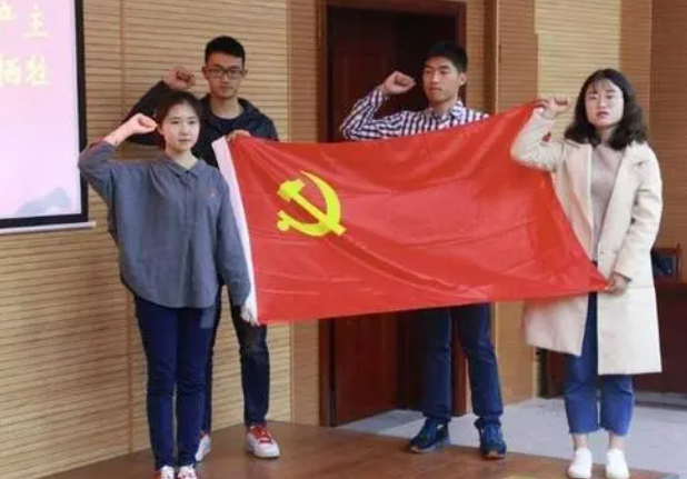 大学生入党谁说了算，其实决定权并不在辅导员手中，早了解有好处