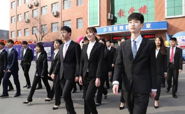 高考“容易”中考难，800名高中新生“被退学”，有钱只能读职高