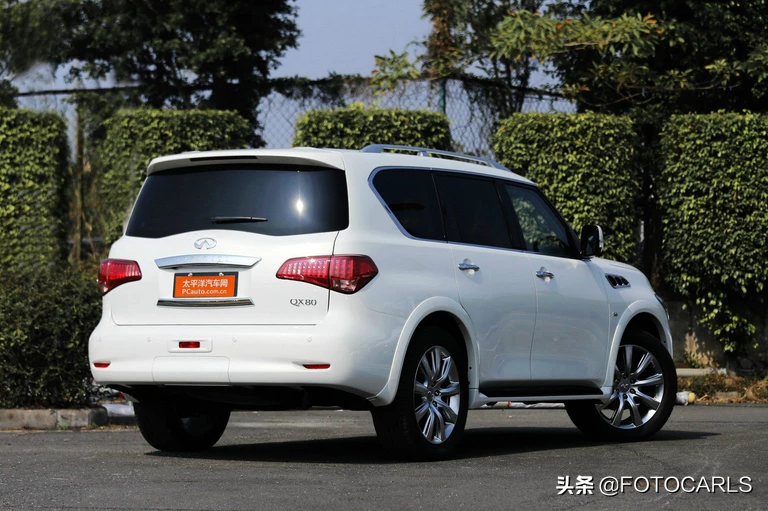 英菲尼迪QX80 5.6L V8实拍，最低售价113.8万，为啥干不过LX570？