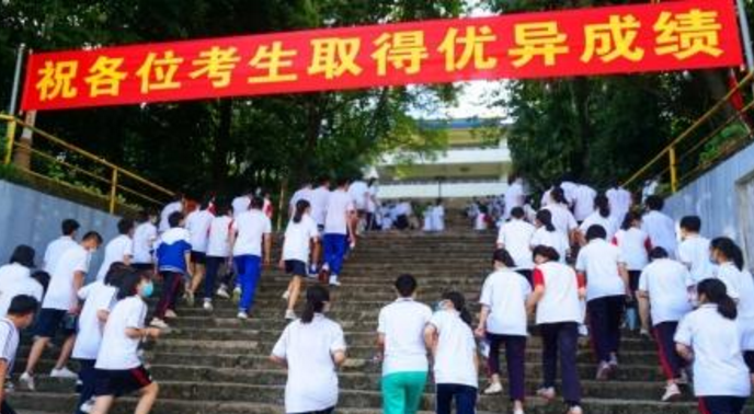 2021年高考难度系数有多高？听听考生们的心声，真的让人心疼