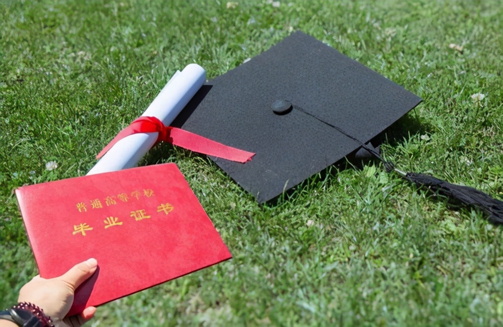 贵州一学生，考上大学后被取消学籍，随后将学校告上法院