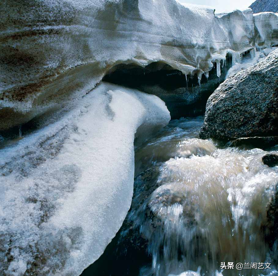 去格拉丹东旅游的旅游路线,格拉丹东的景物有什么特点作者如何描写