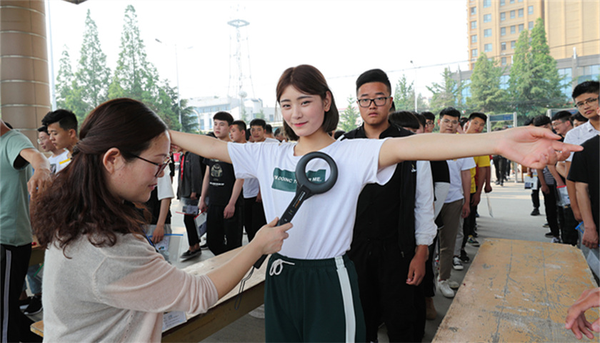 参加高考也有要求，“身份”成报考标准，“户口迁出”或受影响