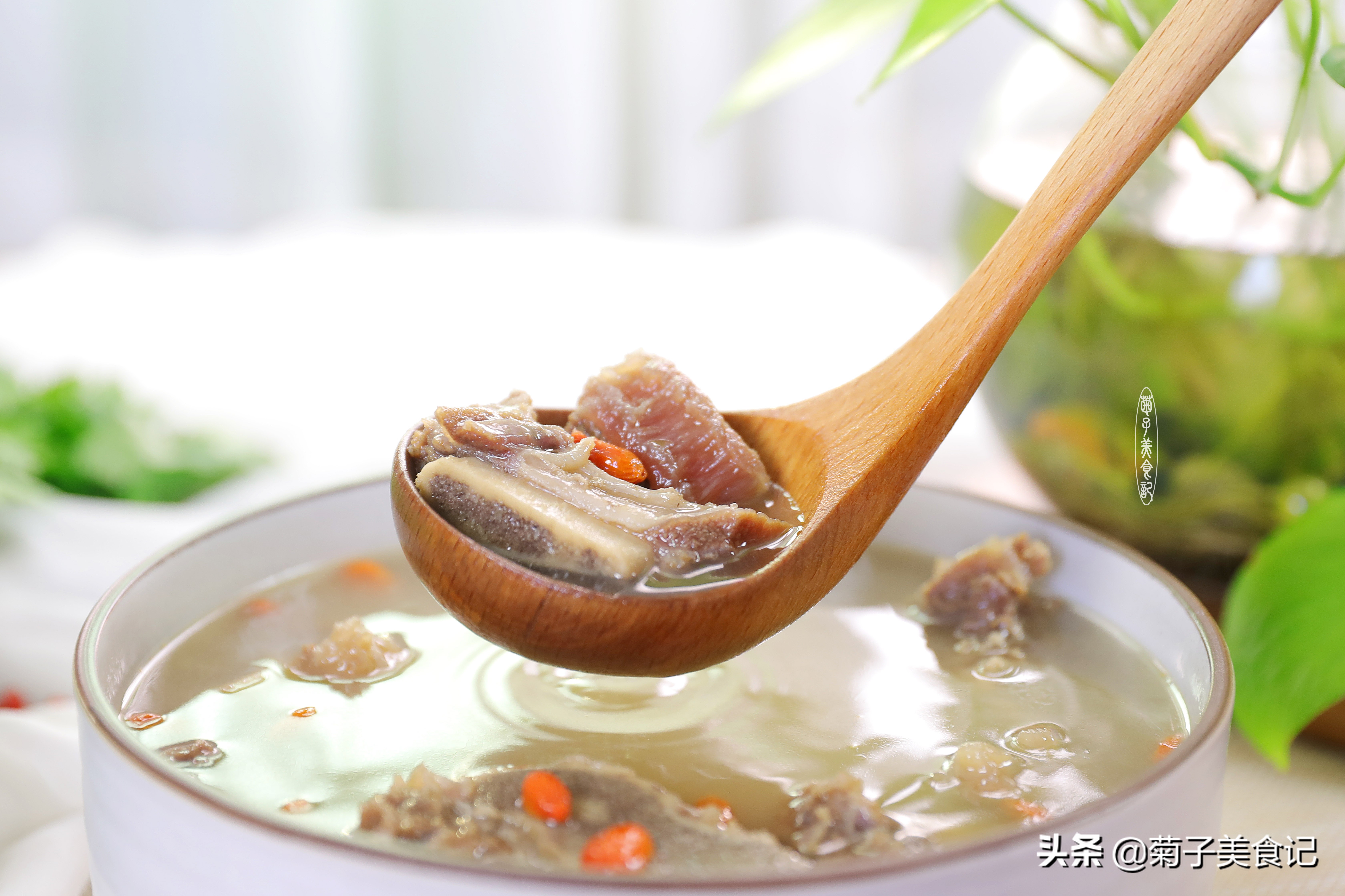 枸杞牛骨汤的制作方法