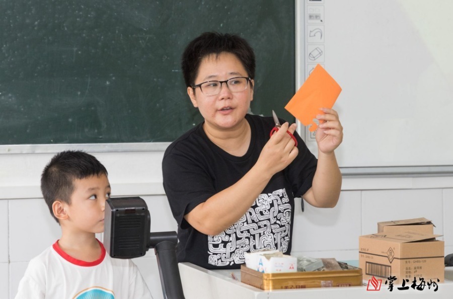 献礼第36个教师节 · 梅州日报特别报道：躬身教坛育桃李 不忘初心薪火传