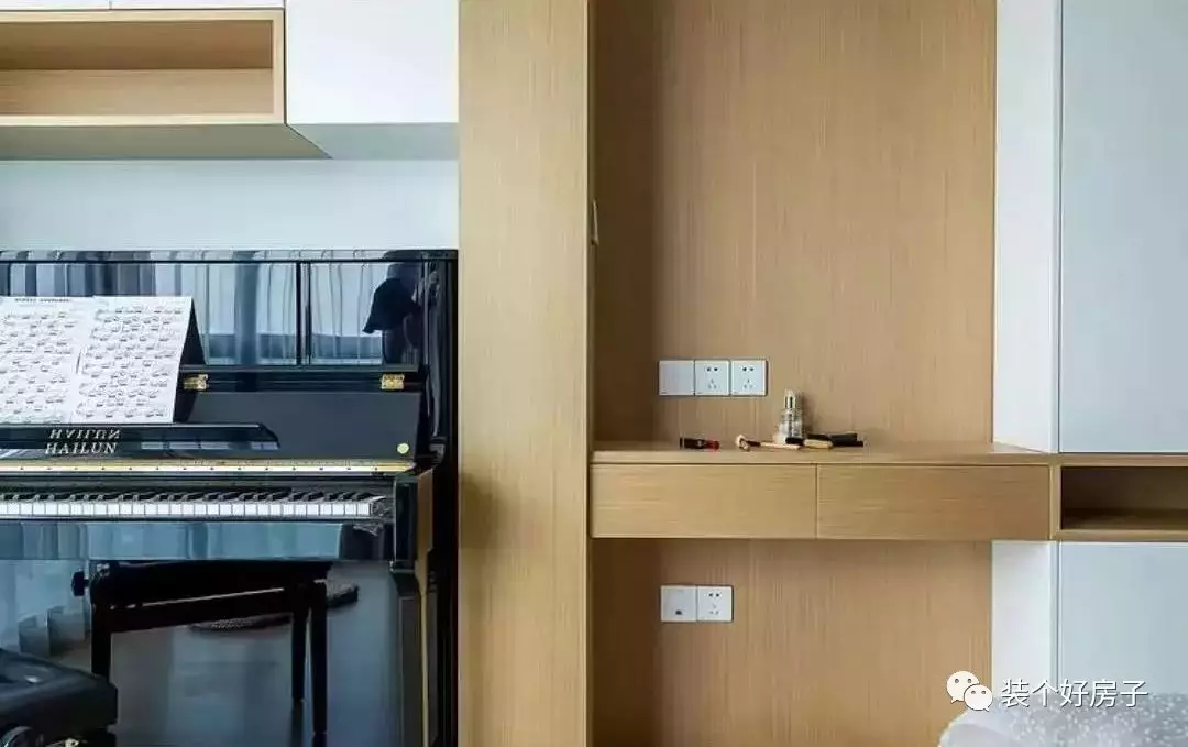 杭州小夫妻大胆改客厅成图书馆，89㎡的家比豪宅还体面