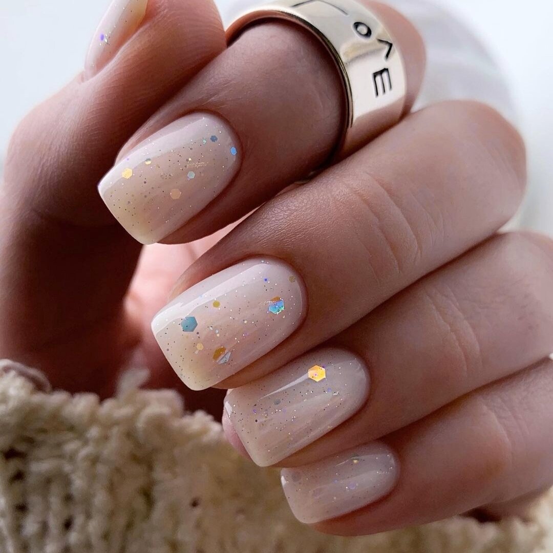 裸体美甲:照片创意 2021-2022