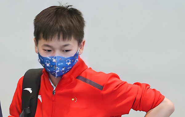 点赞！全红婵成名后奔走各大名校，传递正能量，拒绝综艺和代言