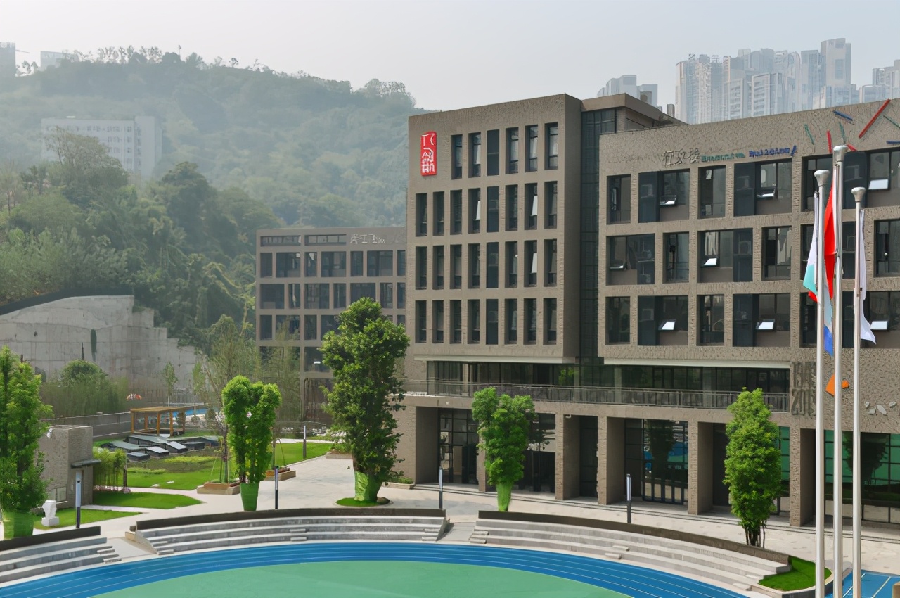 这所学校为何被称为“渝中三巨头”之一