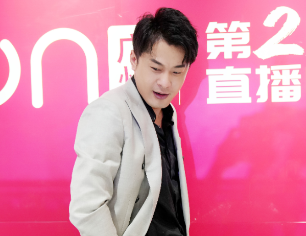 二驴出面充当和事佬，促使辛巴与东方阿保和解，网友：全网大团结