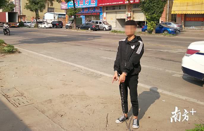 广东古镇警方破获盗窃车内财物案，两男子撬车窗盗窃落网