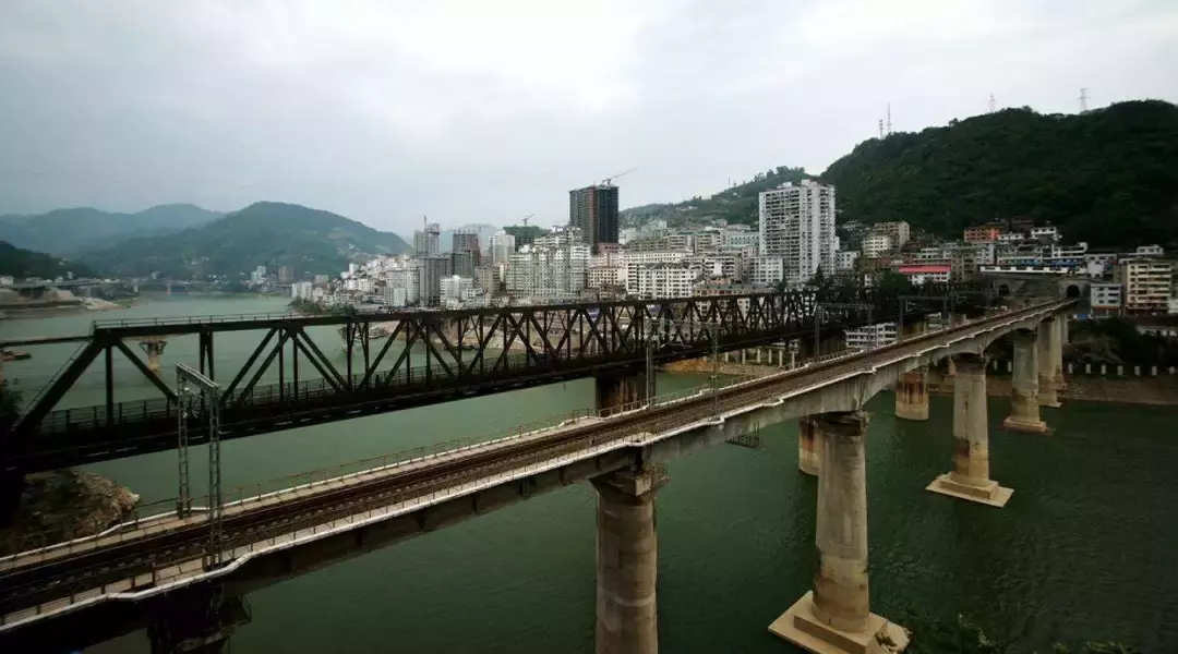 陕南居然有一个"小香港"，长得像重庆，却还说着四川话