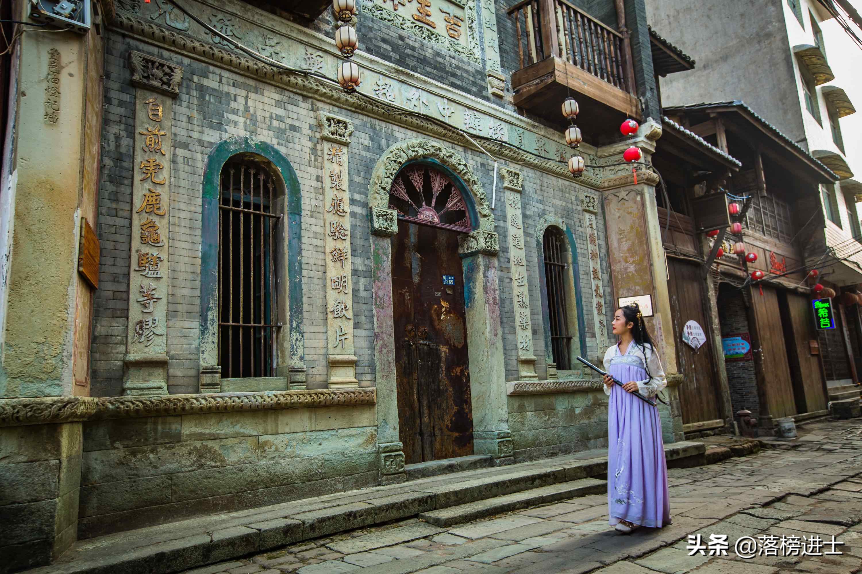 江西铅山有一座河口古镇,古色古香,有"万里茶道第一镇"的美誉