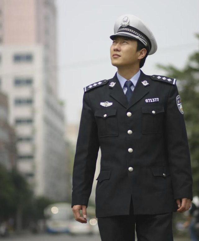 停播3年,那个火遍全国的"网红交警"谭乔,怎么确诊了抑郁症?