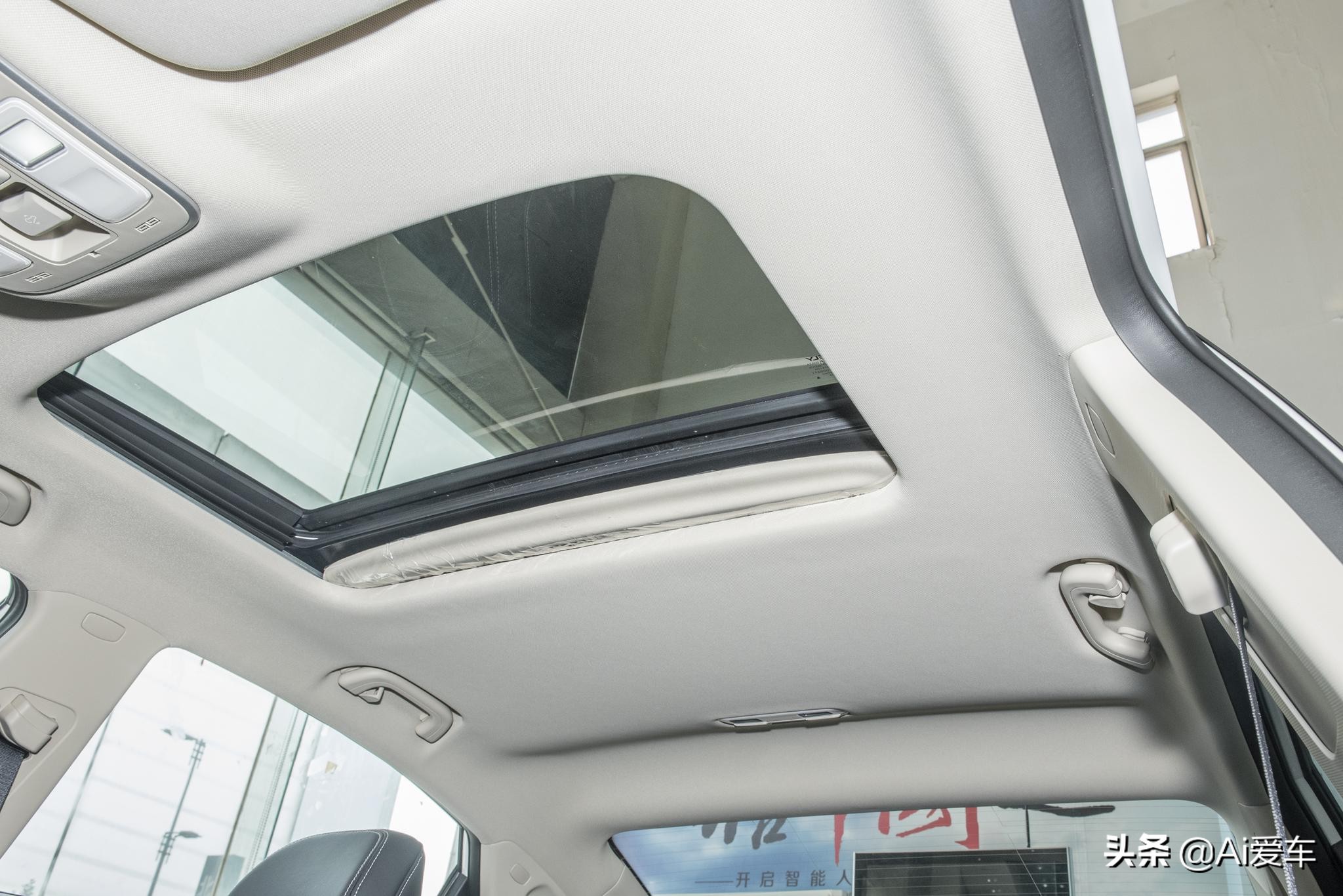 92号燃油，自动挡油耗1.4L好养，低价高质量三厢家轿，帝豪GL PHEV