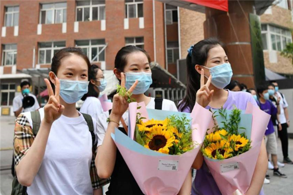 高考要报名费吗（多地通知上大学）