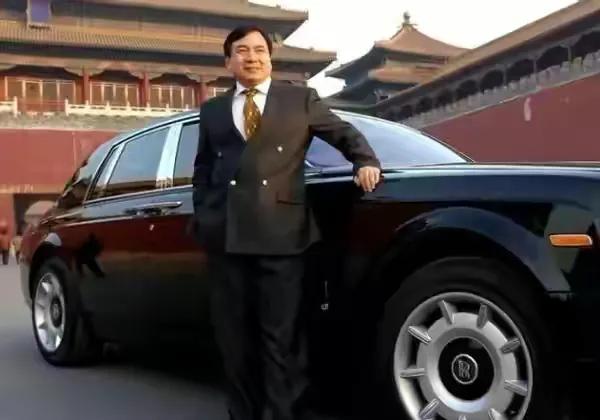 他90年代买了中国第一台法拉利，北京首富李晓华靠的是什么？