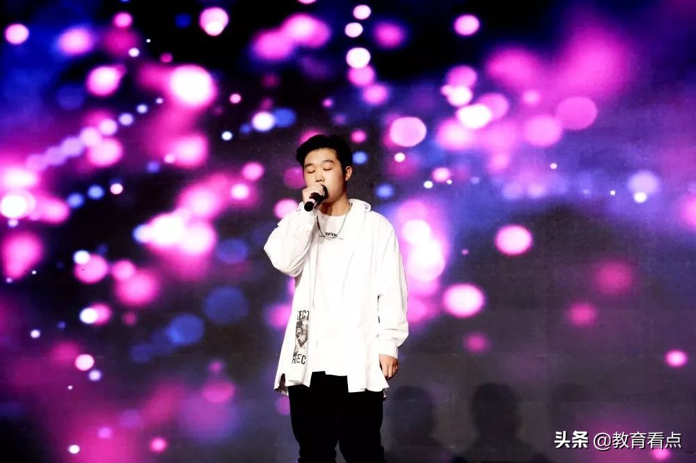 青春献礼新时代，为广东省华立技师学院艺术节点赞