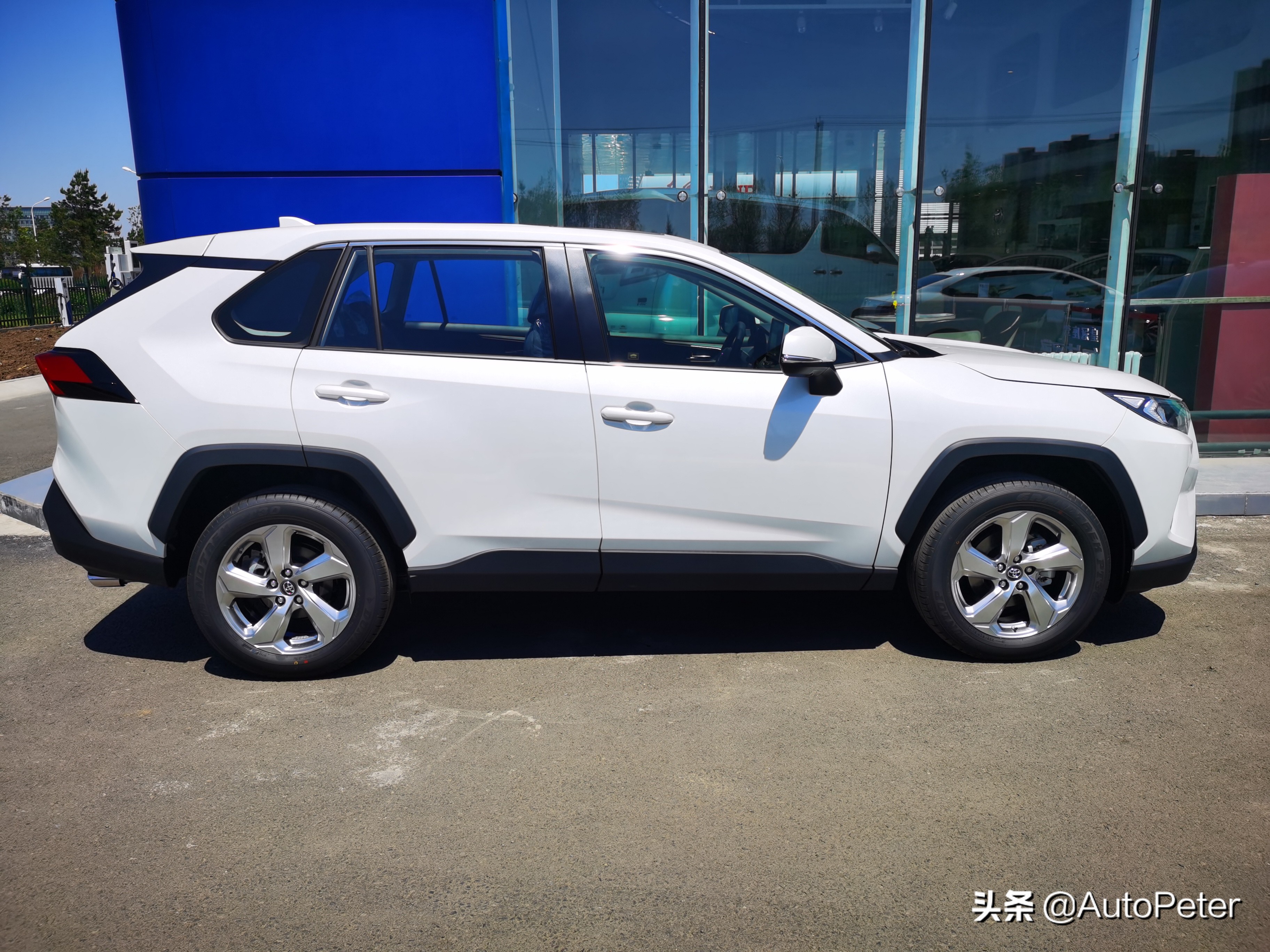 更有“活力”的都市SUV，丰田RAV4荣放