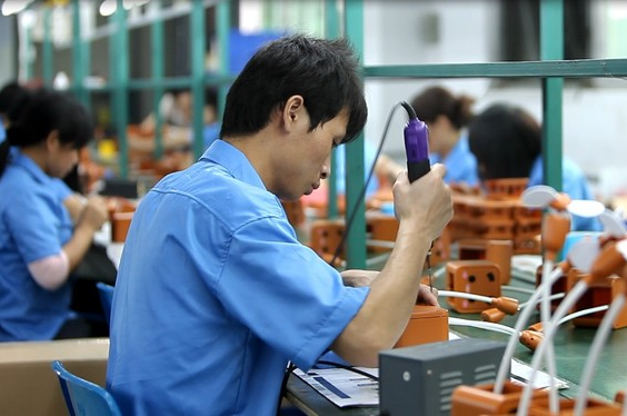 央视曝光职业学校乱象，水平差又乱收费，难怪家长有“分流”焦虑