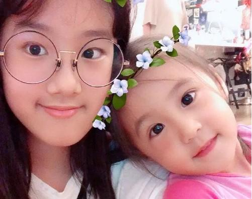 贾静雯15岁大女儿曝照！与母同框似姐妹，身材标致被赞颜值逆袭