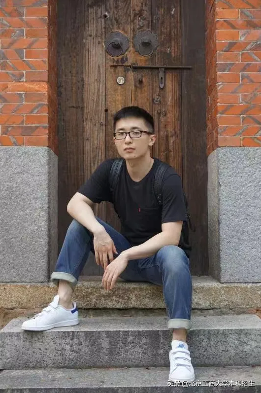 集体爆照！北京这所高校辅导员天团高能亮相，17人个个有颜有才！