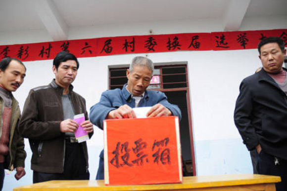 乡镇公务员将集体涨工资，县城公务员羡慕不来，你愿意报考吗