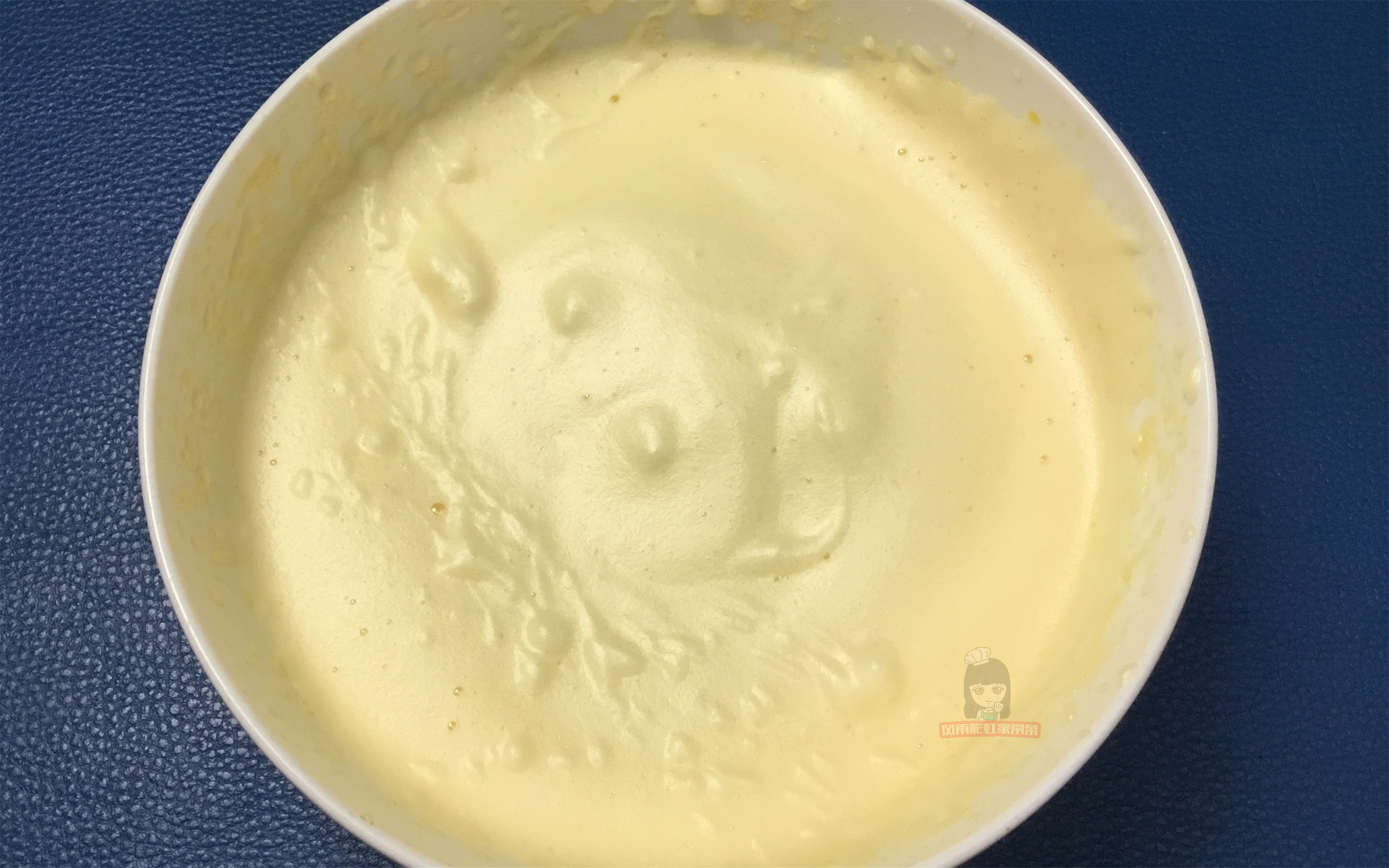 两个鸡蛋，一杯玉米粉，教你做香甜松软玉米饼，孩子们抢着吃