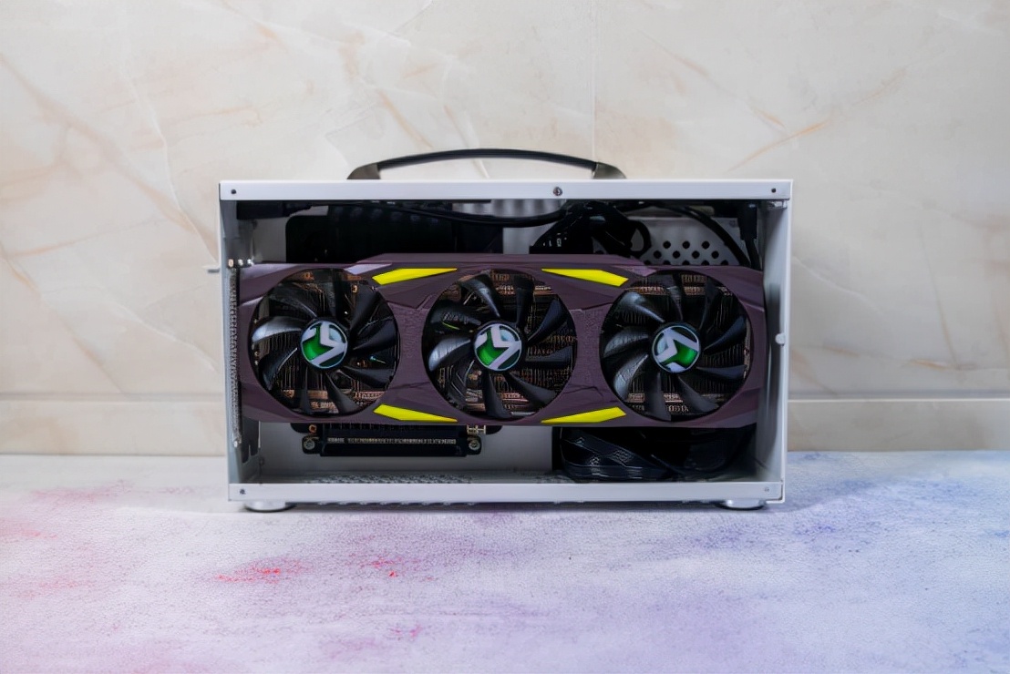 提着走的3A游戏ITX主机，超频三蜂鸟2装机体验