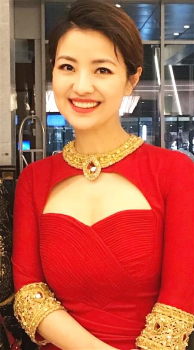 央视女主播逃不过的魔咒：大龄不婚？这10位女主持最大56最小已38