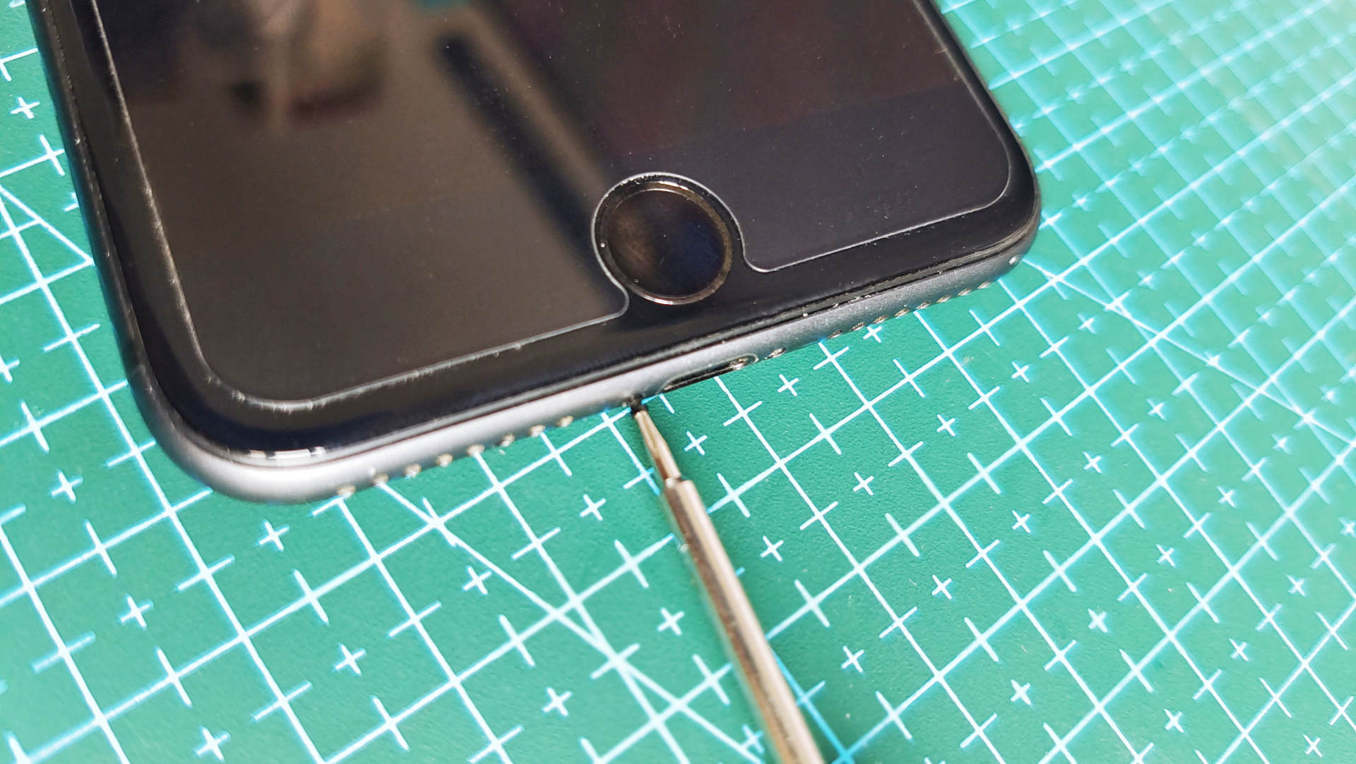 iPhone8Plus回收920，或者换个电池再用2年？到底怎么选最合适？