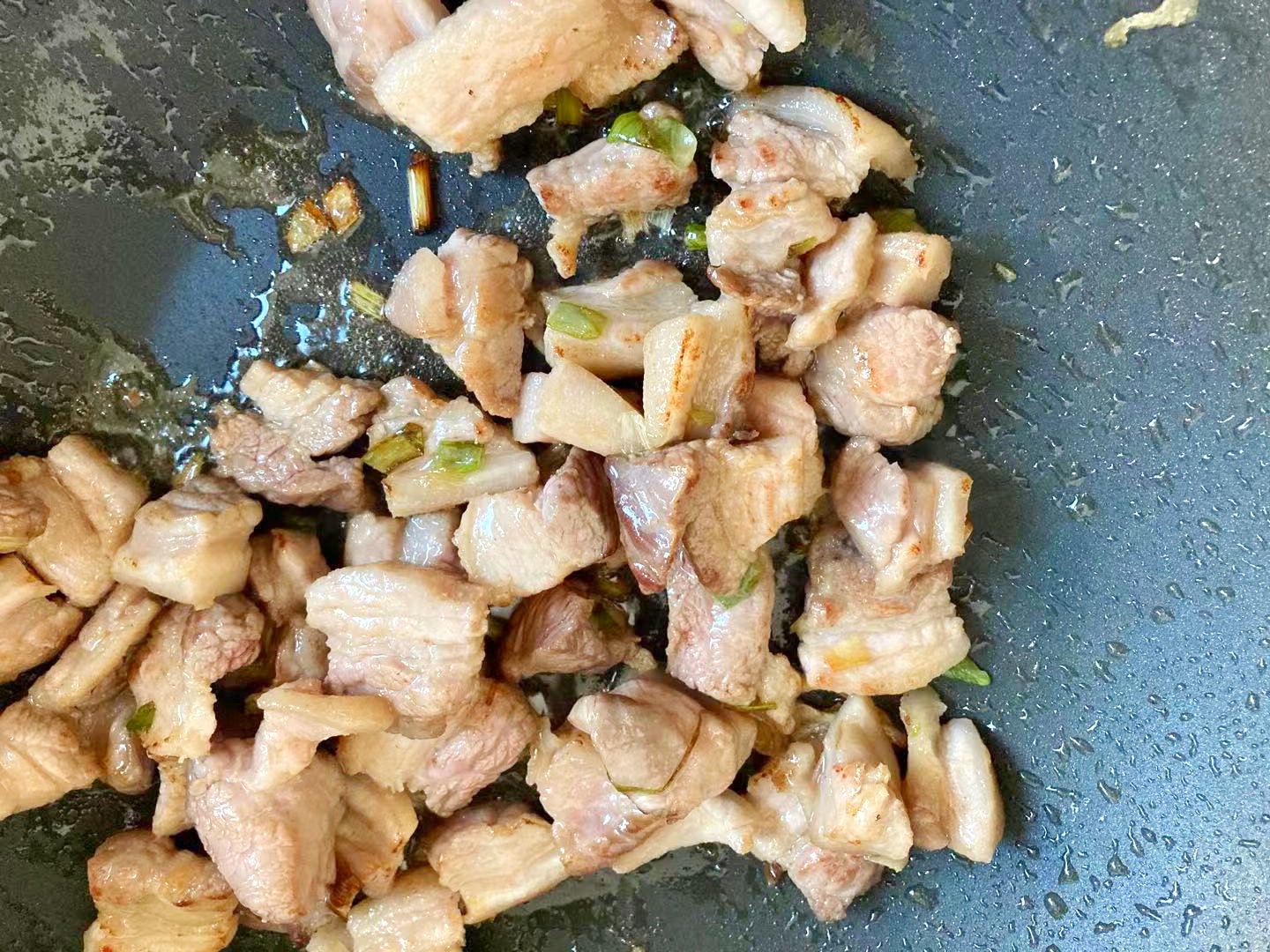 五花肉炖白菜怎么做（10步做出简单清爽不油腻）