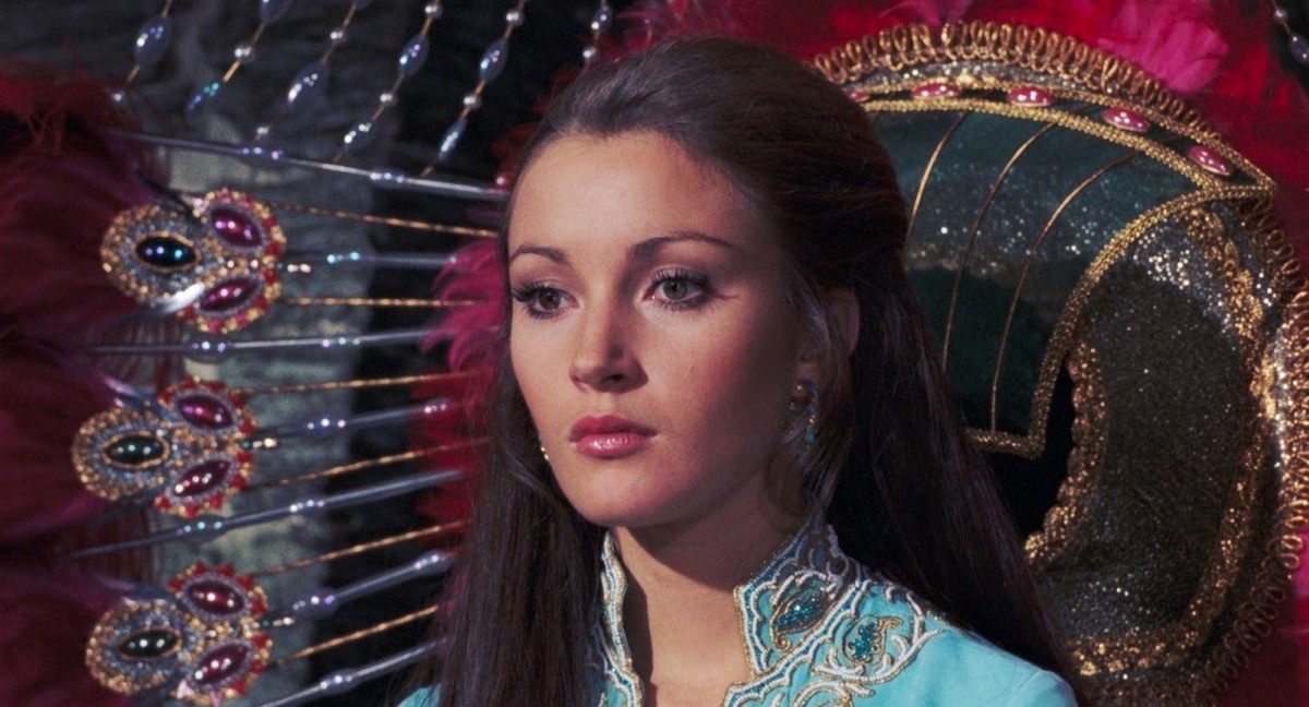 库存“007”电影最具吸引力的15个州，Hali Berry Tall