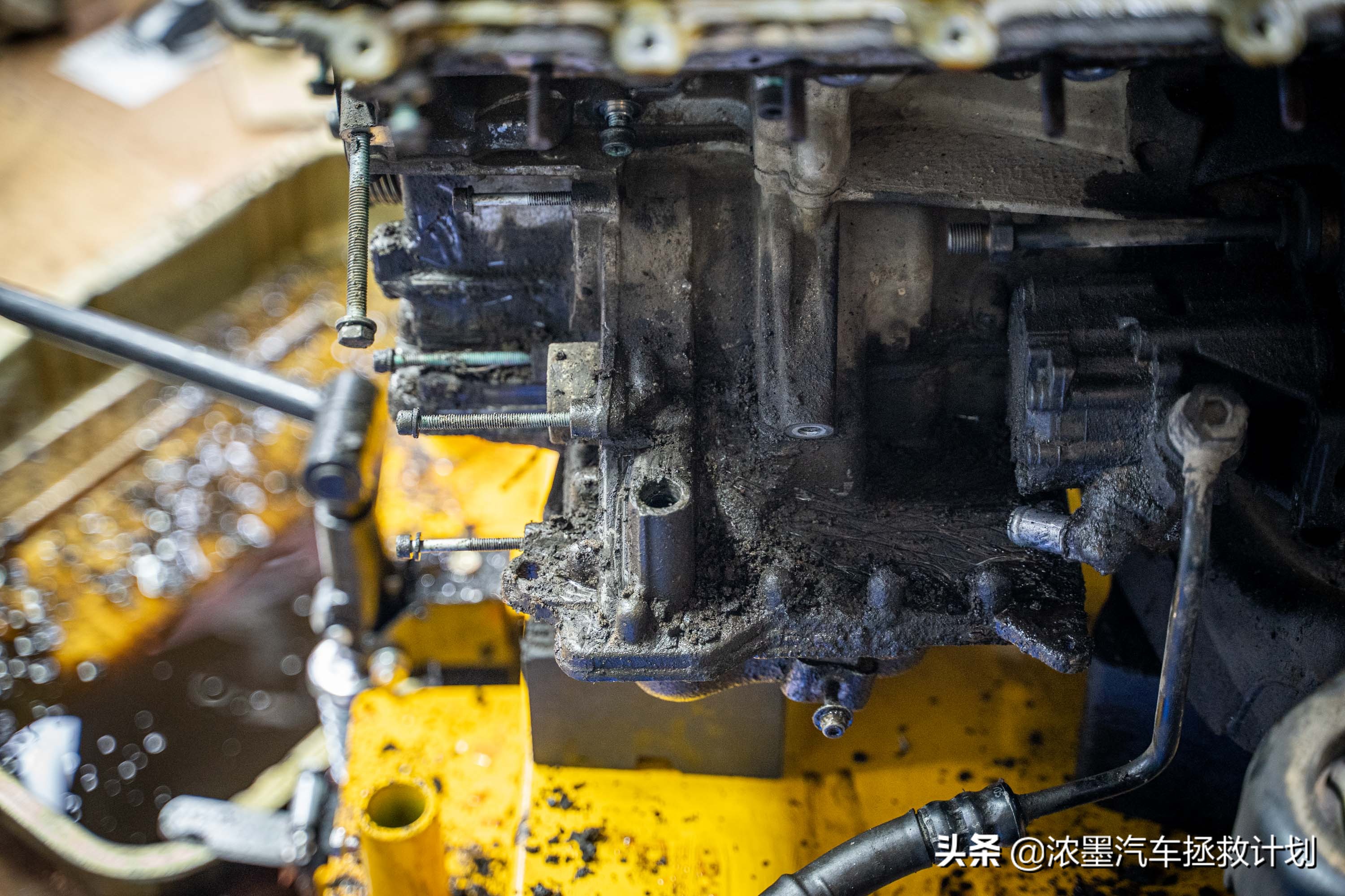「迟暮英雄」整修一台十多年前的奥迪A6发动机，治理烧油烧水