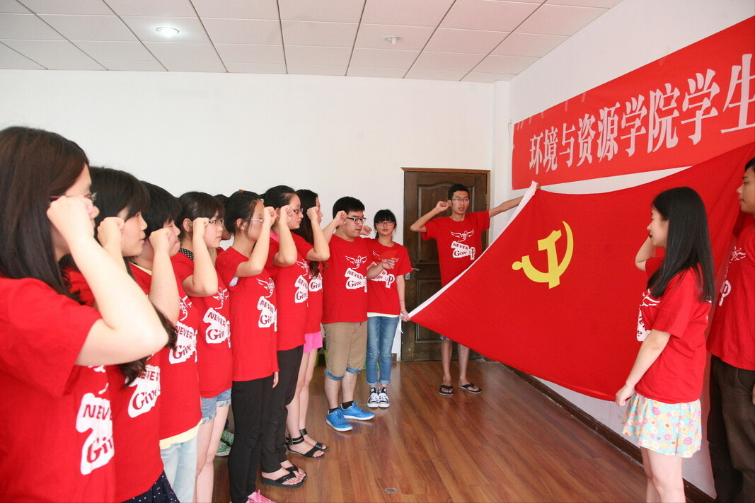 大学生入党有"硬性要求",大一就要提前规划,你准备好了吗