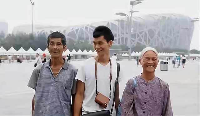 33岁高考“钉子户”唐尚珺，瞒着父母复读12年，今年考得怎么样？