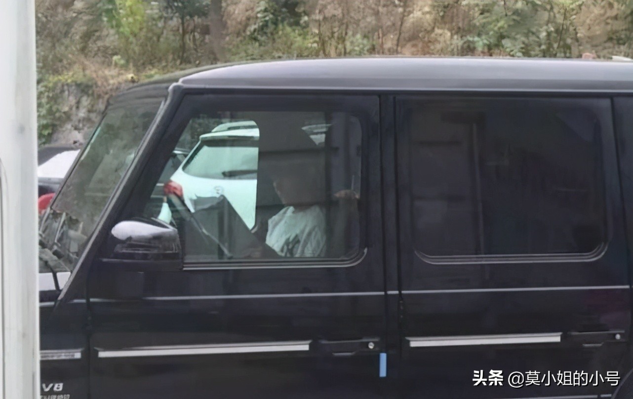 张翰拖行交警(网友悼念牺牲的22岁辅警，张翰拖行交警事件被重提，他至今未回应)