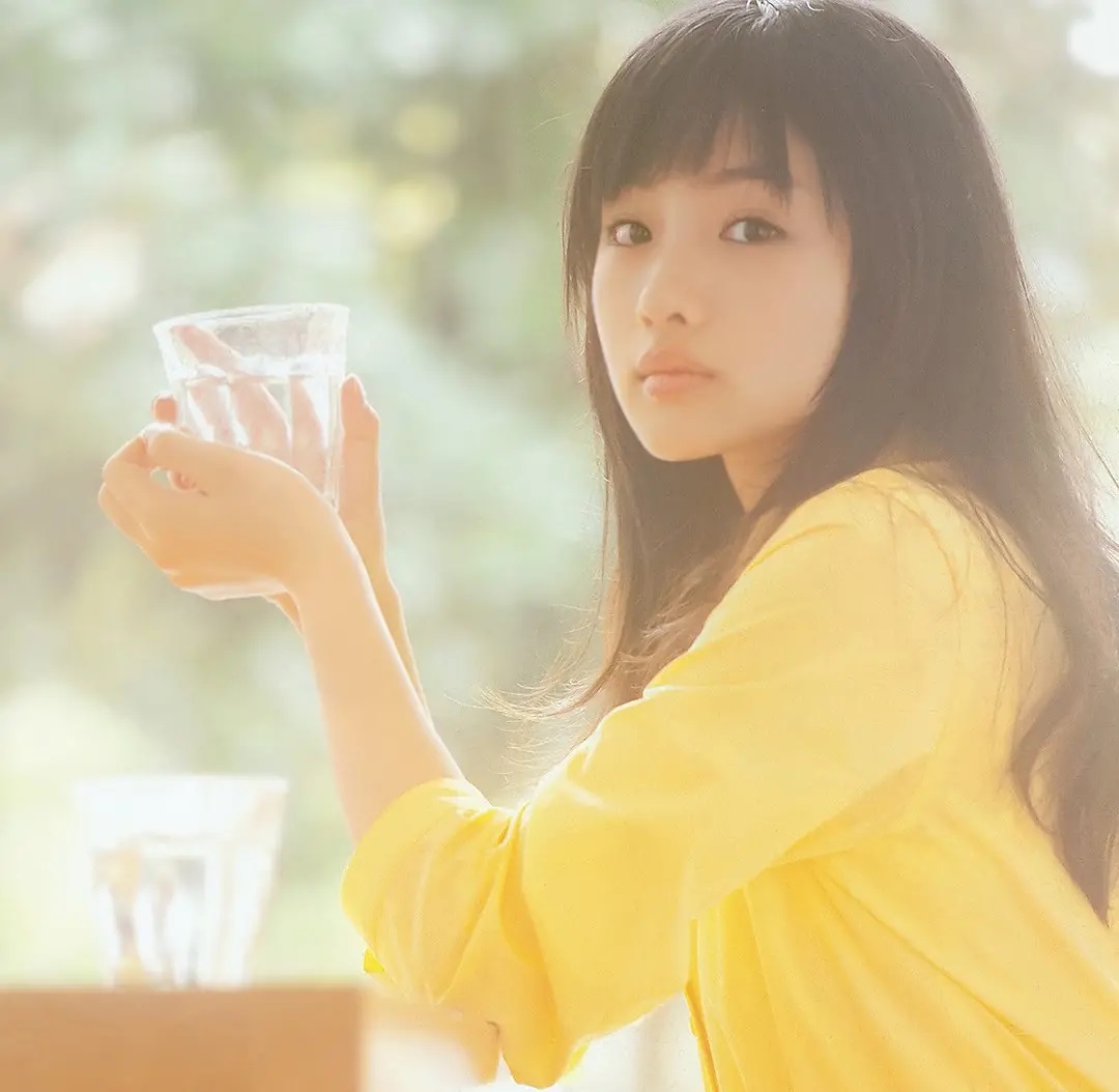 15岁获“完美少女”24岁低谷25岁癌症，石原里美逆袭国民女神