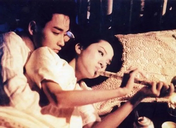 32年前，王祖贤大尺度出演潘金莲，曾志伟的武大郎更是形象贴切