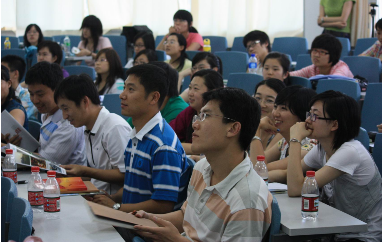 大学生就业难，部分毕业生表示很心酸，简历还没看就被淘汰了