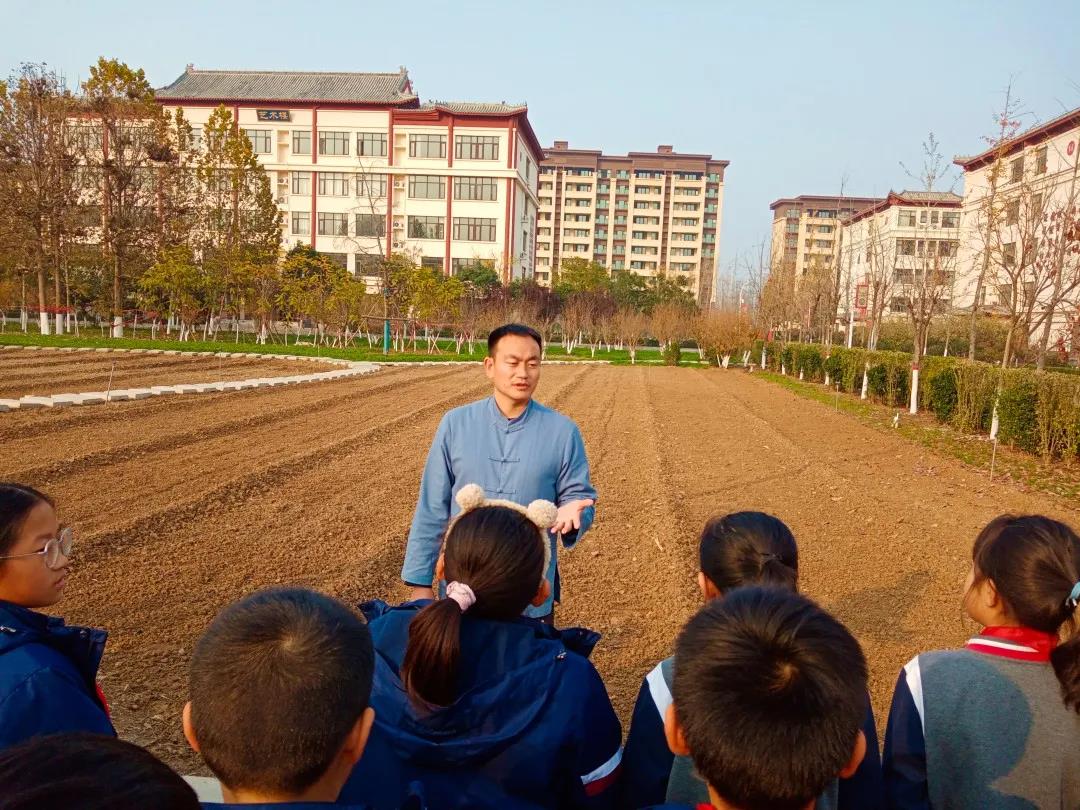 耕读有道后稷有人曲阜夫子学校小学部开展农耕劳动实践活动