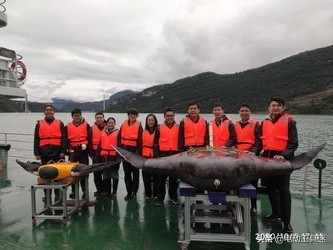 西工大造出中国首款仿蝠鲼潜水器，1025米海试成功，背后有何深意