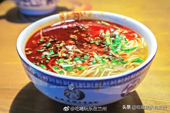 「大碗哥来啦」看看老外是怎么给兰州美食起名字的！直接笑趴了