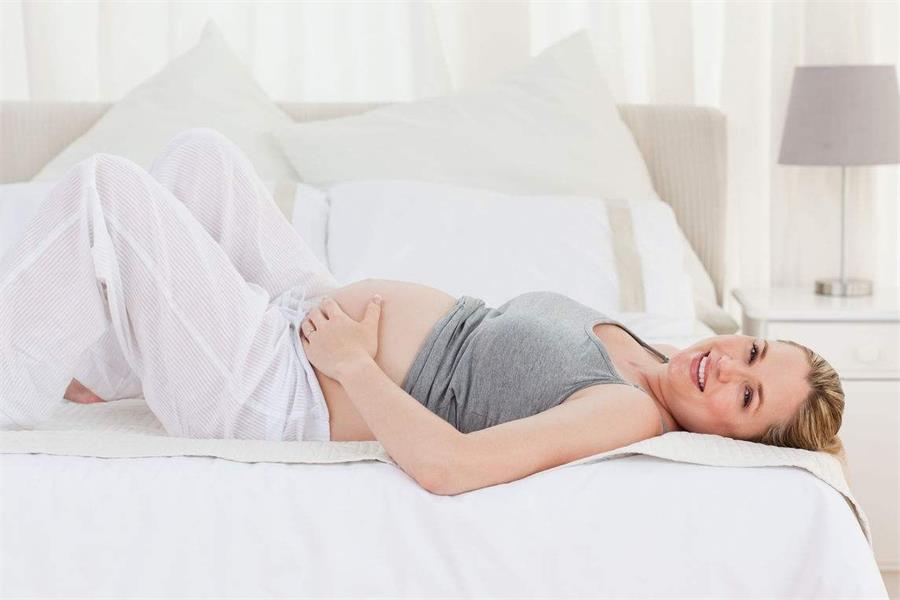 胎儿入盆后孕妇睡姿有什么要求