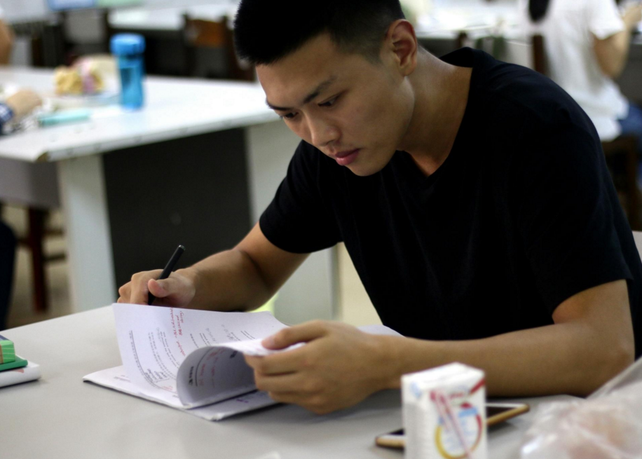 2021高考已结束，学生先别着急放松，做好3件事避免上大学吃亏