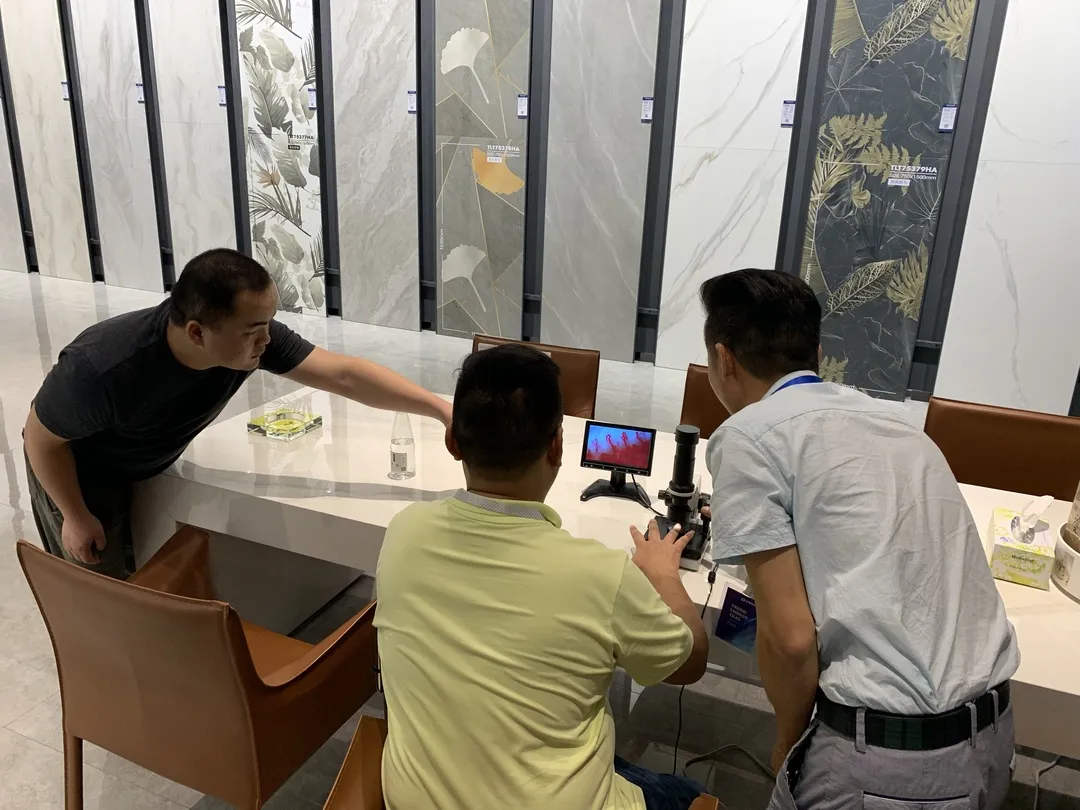 香洲正方控股集团莅临卓远·健康能量砖参观考察