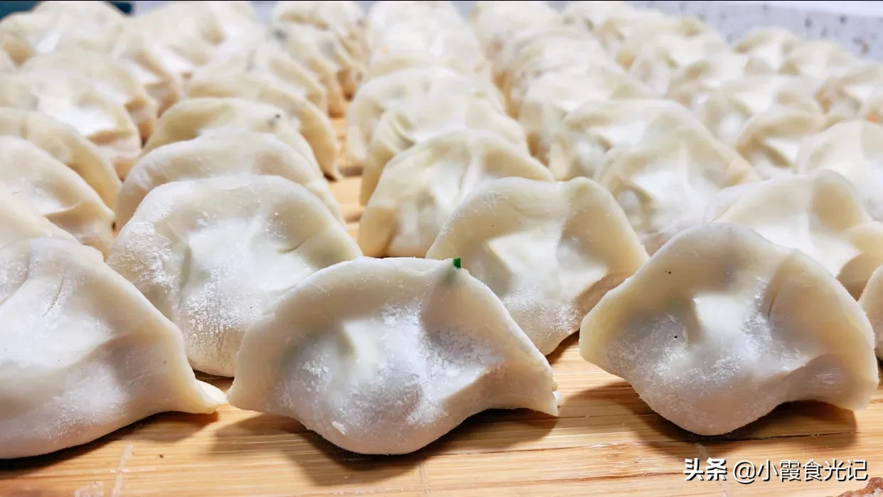 槐花水饺馅家常做法（4步学做五色槐花素饺子）