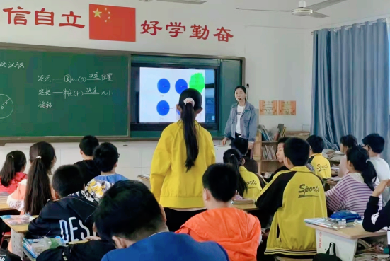 湖北武穴刊江街道余祥小学：“娘子军”教学一线显身手