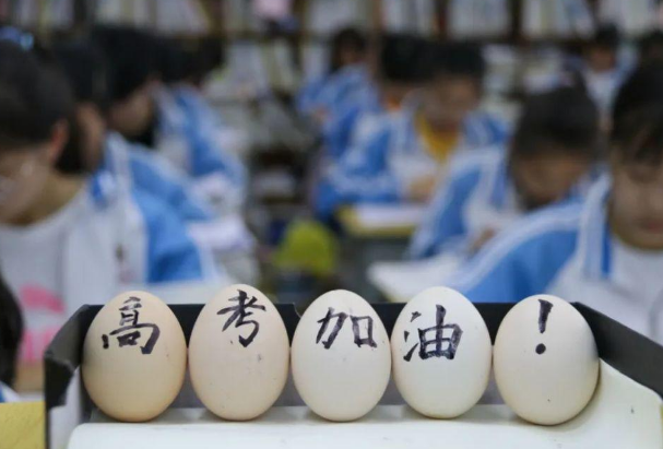 高考冲刺，励志前行：每一步都迈向梦想高校