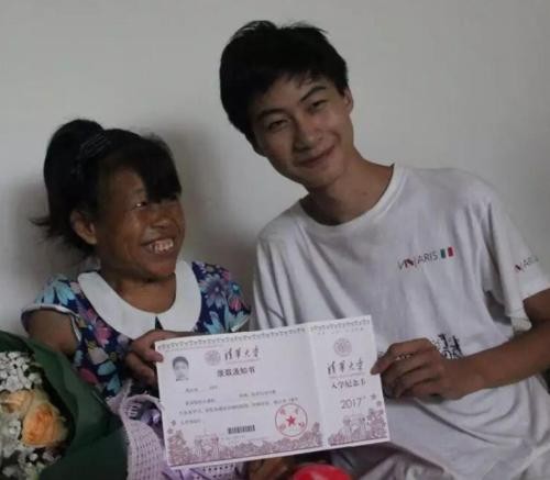 父亲精神失常，母亲瘫痪，高考744分被清华录取的庞众望怎样了